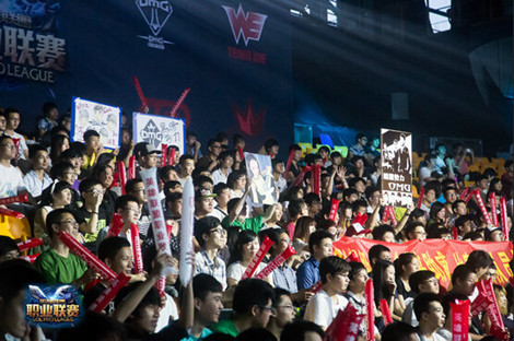 Hope 回忆起龙坑的第二轮2v4：我有足够的装备可以操作，尝试之后我赢了。